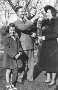 Pence family 1942 small.jpg (4819 bytes)